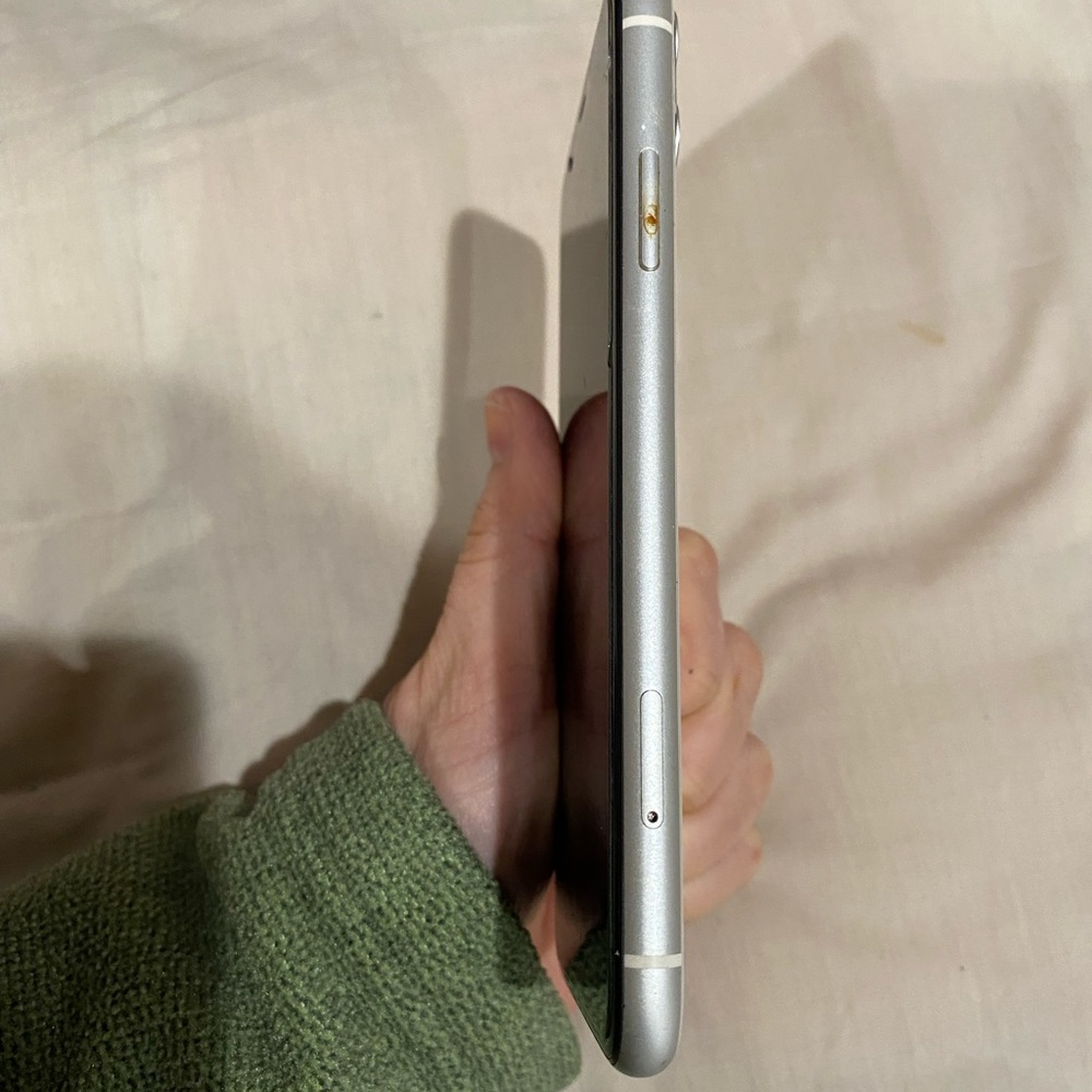 iPhone 11 128GB White Unlocked - Picture 5 of 5